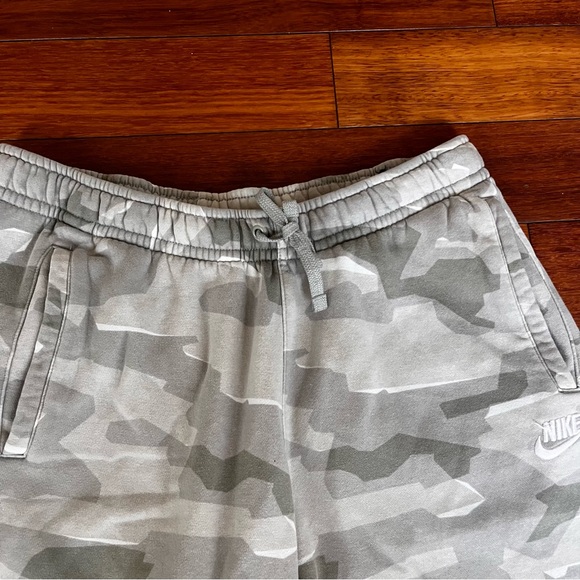 Nike Men's Camo Fleece Shorts Sz Large - Picture 2 of 6